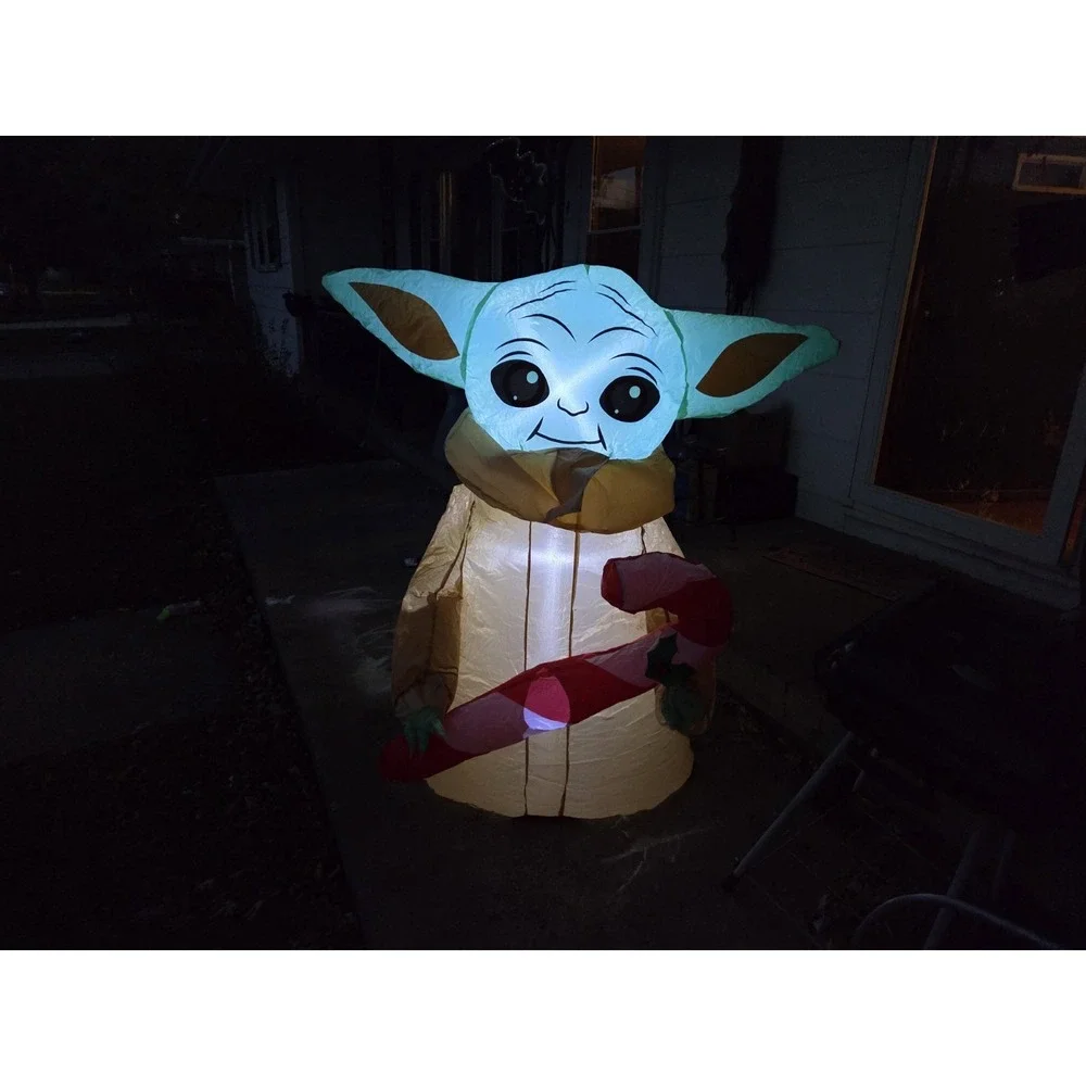 Gemmy 4.5Ft Tall Airblown Xmas Lawn Ornament Star Wars Baby Yoda Inflatable‎